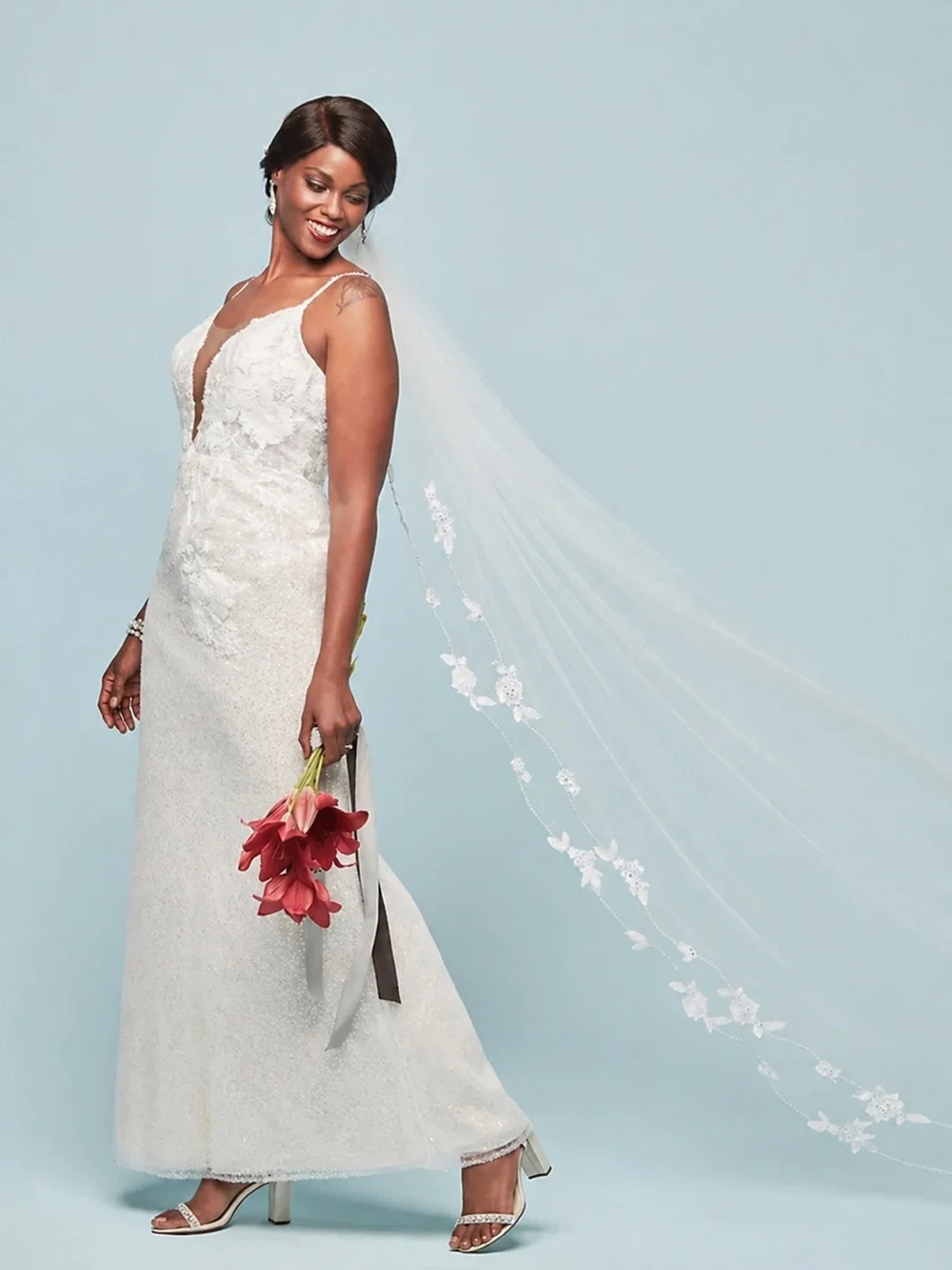 Floral Appliqué Beaded Scalloped Cathedral Bridal Veil - Ivory